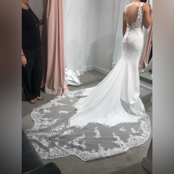 Essence Designs (Essence of Australia) Wedding Dress - Picture 6 of 14